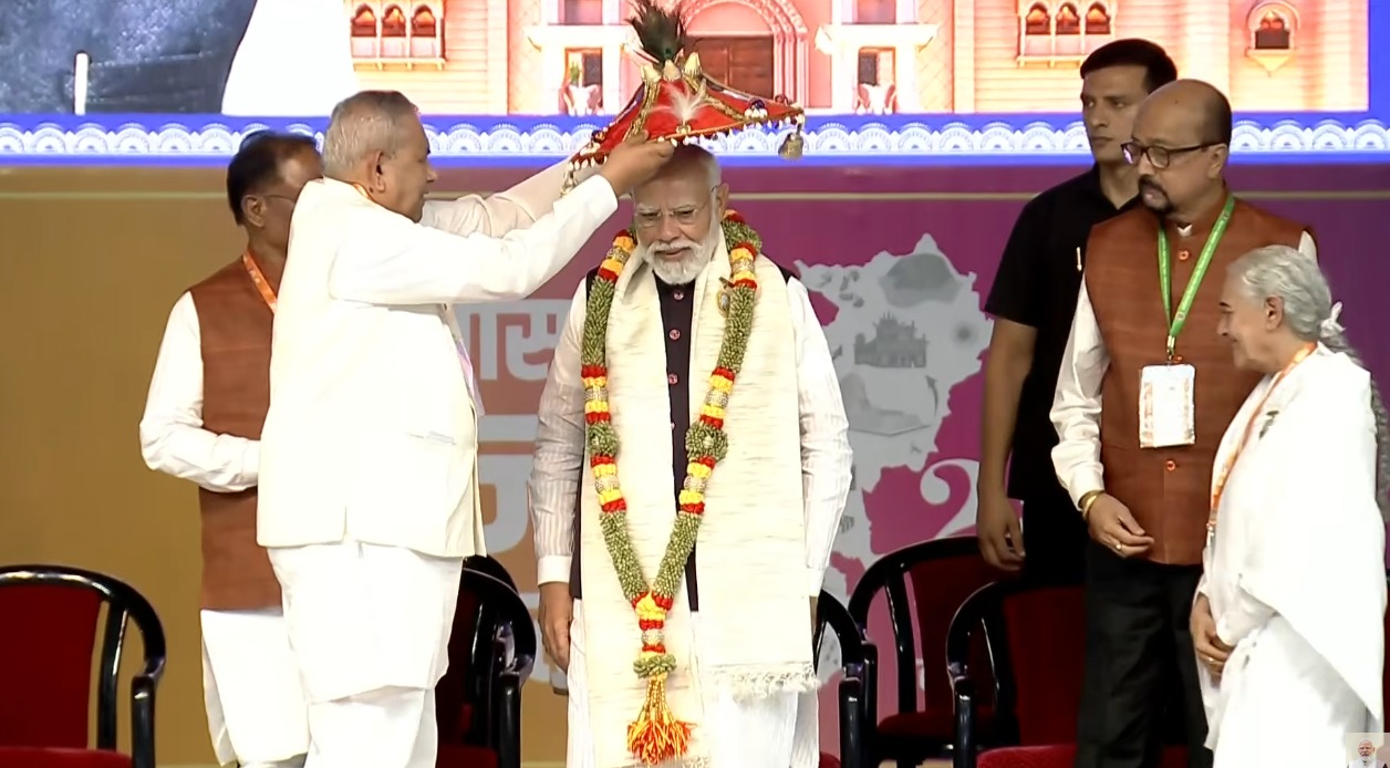 PM Modi Chhattisgarh Visit: ब्रह्माकुमारी संस्थान में आयोजित कार्यक्रम में शामिल हुए पीएम… शांति और संस्कृति का संदेश साझा किया