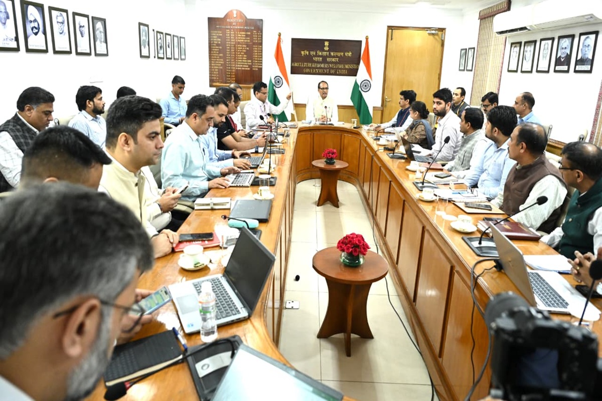 PMFBY: केंद्रीय मंत्री शिवराज सिंह चौहान ने फसल बीमा कंपनियों की लगाई क्लास, बोले दो-पांच रुपए क्लेम देना किसानों के साथ मजाक