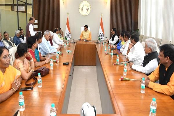 MP News: ST-SC कल्याण के लिए गठित केंद्रीय संसदीय समिति के सदस्यों से CM मोहन यादव ने की चर्चा, कहा- दोनों वर्गों के विकास के लिए सरकार कर रही है निरंतर कार्य