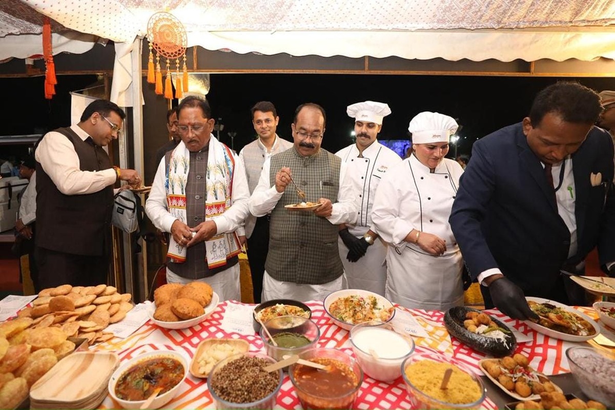 CG News: छत्तीसगढ़िया स्वाद से महक उठा केवड़िया: गुजरात में छत्तीसगढ़ के पर्यटन एवं संस्कृति की गूंज, मुख्यमंत्री विष्णुदेव साय पहुंचे छत्तीसगढ़ पर्यटन मंडल के स्टॉल