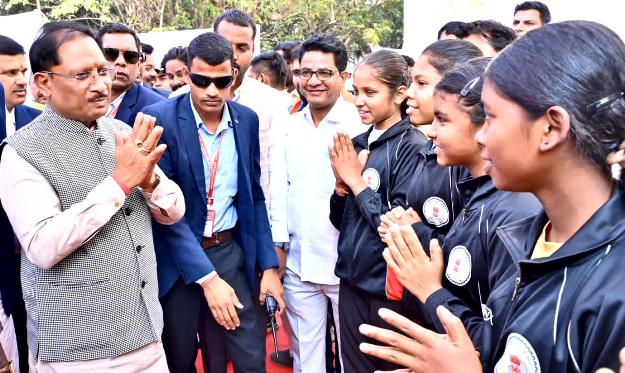 CM Vishnu Deo Sai : गुजरात में आयोजित यूनिटी मार्च में छत्तीसगढ़ के इतने युवा लेंगे हिस्सा, हरी झंडी दिखाकर CM साय ने किया रवाना