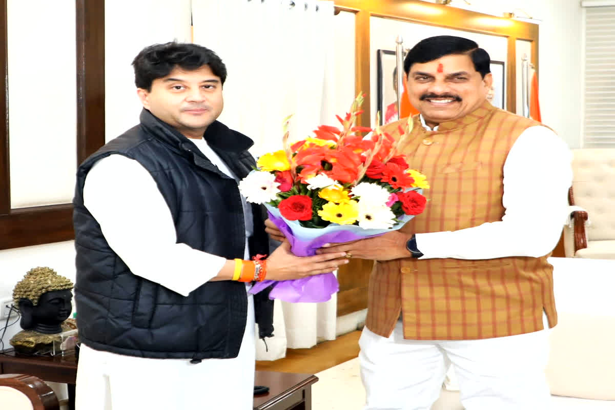 MP News: भोपाल में हुई केंद्रीय मंत्री सिंधिया और सीएम मोहन के बीच बैठक, विकसित मध्यप्रदेश के रोडमैप पर हुई ये चर्चा