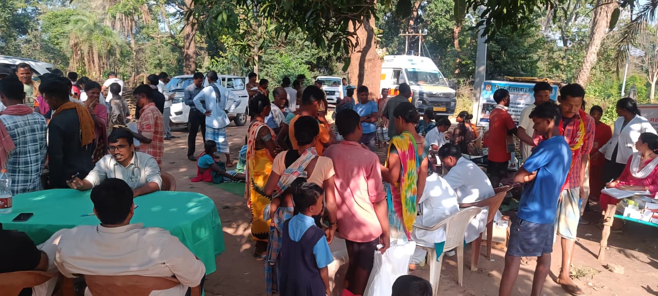 Bastar News: माओवाद क्षेत्र में इतनी भीड़ की वजह जानकर हो जाएंगे आप हैरान, नक्सल प्रभावित इलाकों में हो रहा कुछ बड़ा, क्या, ये जानने के लिए पढ़िए पूरी खबर…