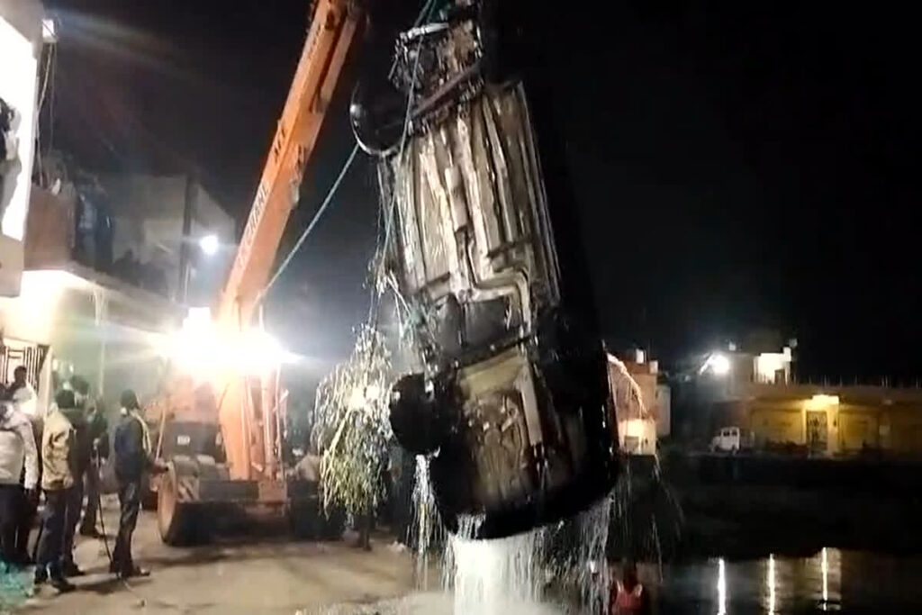 Katni Road Accident News/Image Credit: IBC24