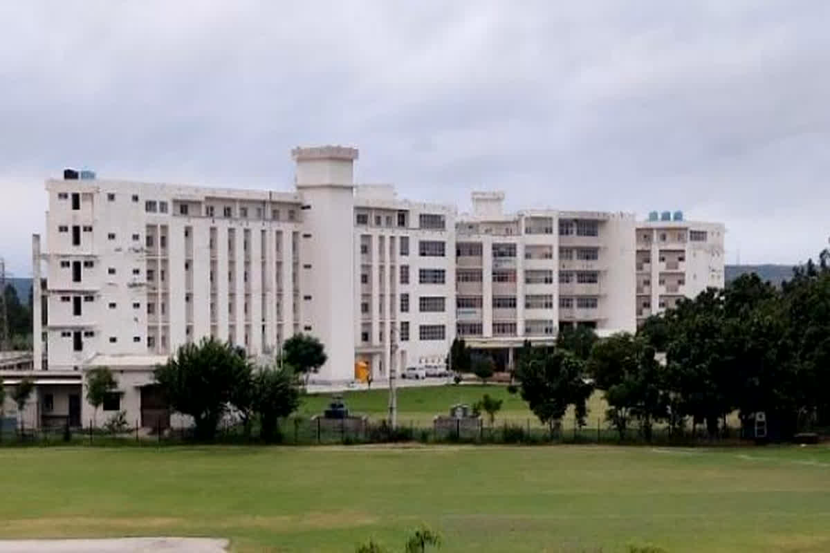 Delhi Blast Update: इस यूनिवर्सिटी की बिल्डिंग नंबर 17 के रूम 13 में रची गई दिल्ली में धमाके की साजिश! ATS की पूछताछ में जुड़ी कड़ियां