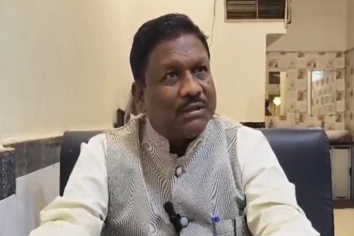 Ambikapur News: पूर्व विधायक बृहस्पति सिंह के बयान से कांग्रेस में मचा बवाल, FIR दर्ज कराने पहुंचे कांग्रेस नेता, सामने आई पार्टी की अंदरूनी कलह