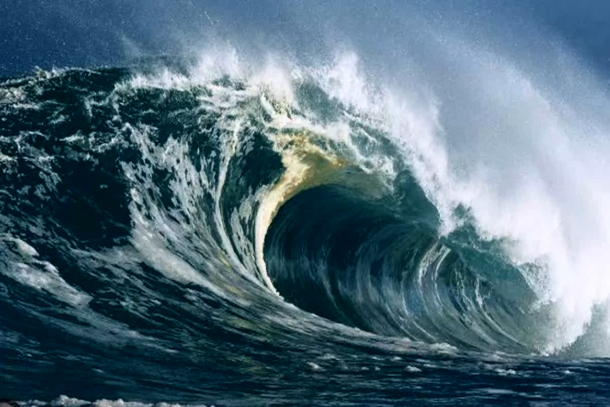 Cyclone Kalmaegi: चक्रवात ‘कालमेगी’ के कारण 26 लोगों की मौत, छतों पर फंसे लोग, कई कारें पानी में डूबीं