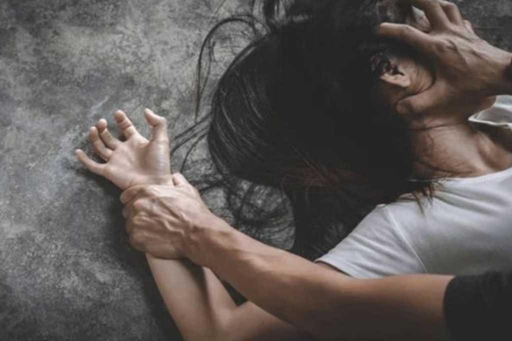 CG News: छत्तीसगढ़ में सबसे अधिक घरेलू हिंसा का शिकार हो रही महिलाएं, शराब पीकर हिंसक हो रहे मर्द, हैरान कर देने वाले आंकड़े आए सामने