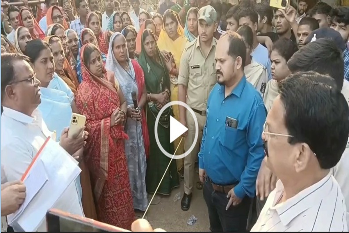 Sakti News: किसी कीमत पर नहीं खुलने देंगी शराब दुकान, महिलाओं ने किया चक्काजाम, पुलिस प्रशासन के छूटे पसीने