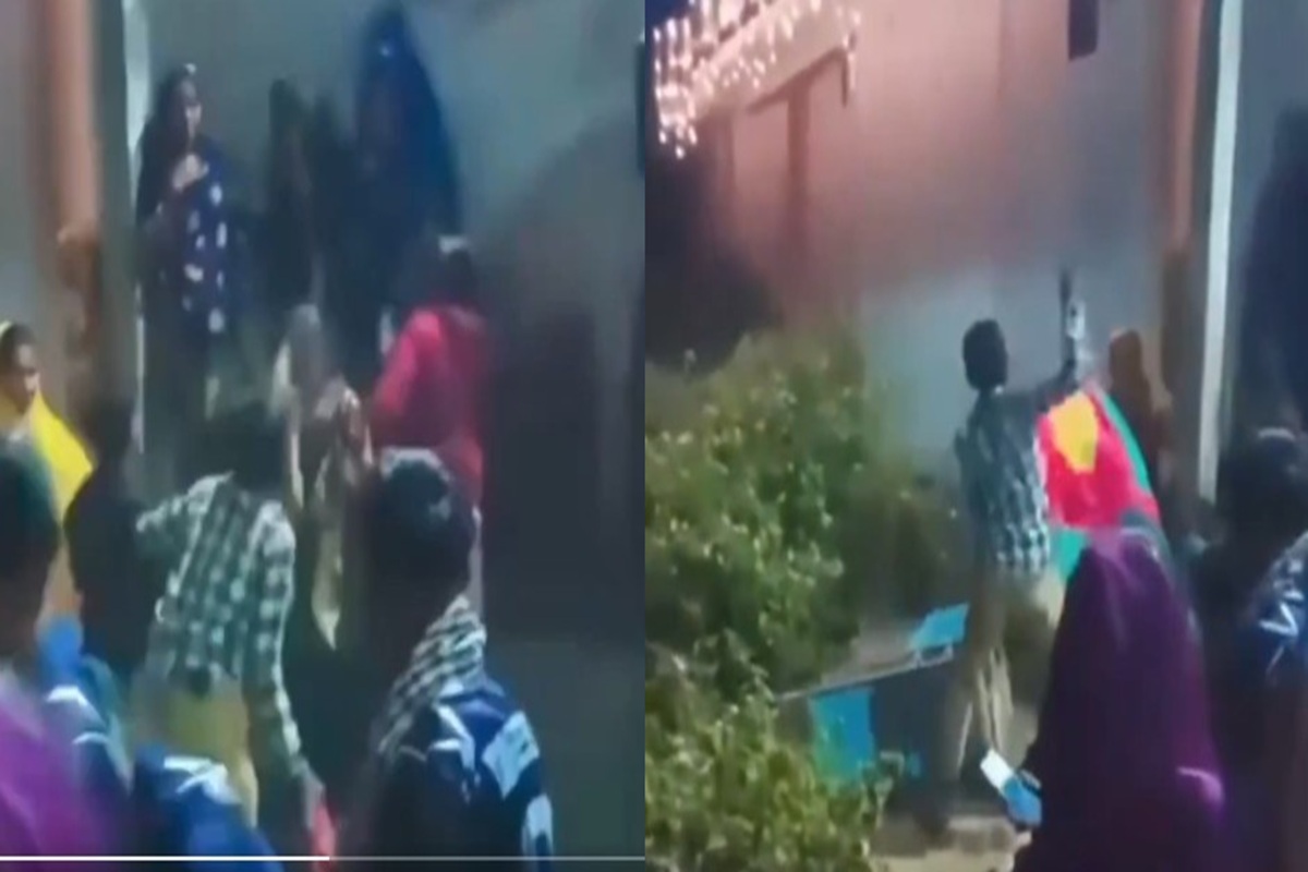 Viral Video : गैरमर्द के साथ पत्नी को देख आग बबूला हुआ पति, लोगों के सामने ही दोनों ने एक दूसरे को जमकर पीटा Viral Video : गैरमर्द के साथ पत्नी को देख आग बबूला हुआ पति, लोगों के सामने ही दोनों ने एक दूसरे को जमकर पीटा