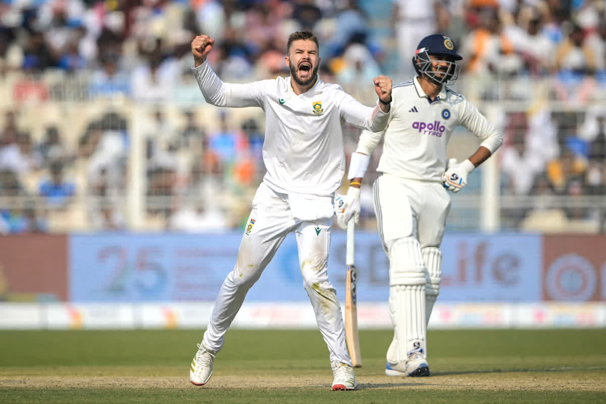 IND vs SA. 1st Test Day: 15 सालों पर बाद साउथ अफ्रीका को मिली खुशी, कोलकाता टेस्ट में भारत को चटाई धूल, सीरीज में बनाई बढ़त
