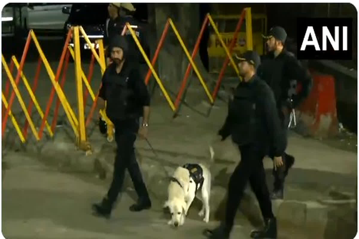 Delhi Car Blast: फरीदाबाद में मिला 2900 किलो विस्फोटक केमिकल, क्या जैश-ए-मोहम्मद से जुड़े हैं तार?