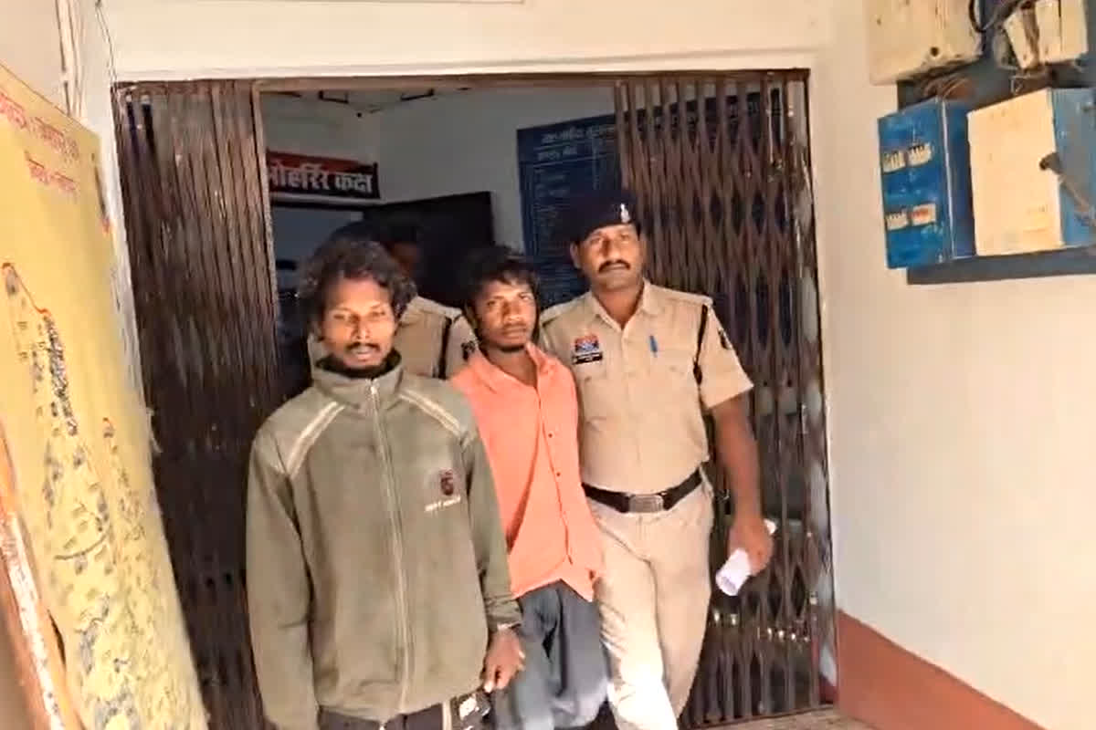 Jashpur Crime News: जशपुर पुलिस ने सुलझाई अंधे कत्ल की गुत्थी, तीन आरोपियों को किया गिरफ्तार, दो की तलाश जारी