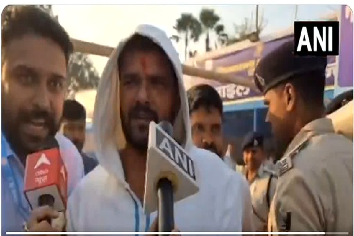 Bihar Election Result 2025: हार देख भावुक हुए खेसारी लाल यादव, काउंटिंग छोड़ निकले बाहर; कही ये बातें