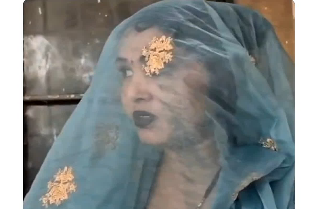 Etah News: चार बच्चे छोड़ इंस्टाग्राम प्रेमी संग फरार हुई महिला, वापस मिली तो कोर्ट में रोते रहे ससुर और बच्चे, पीछे मुड़कर भी नहीं देखा