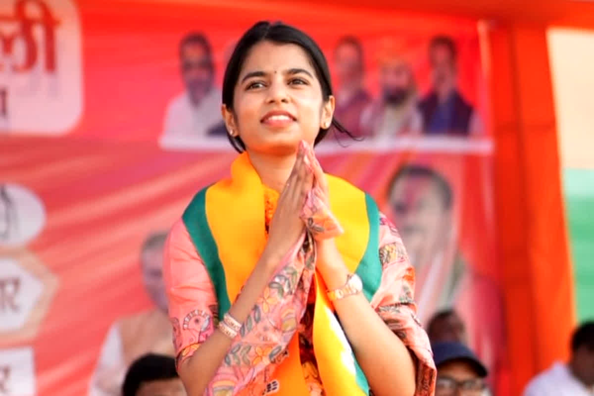 Bihar Election Result 2025: राजनीतिक टेस्ट में पास हुई मैथिली ठाकुर, RJD उम्मीदवार को इतने वोटों से दी पटखनी, बनी सबसे कम उम्र की MLA