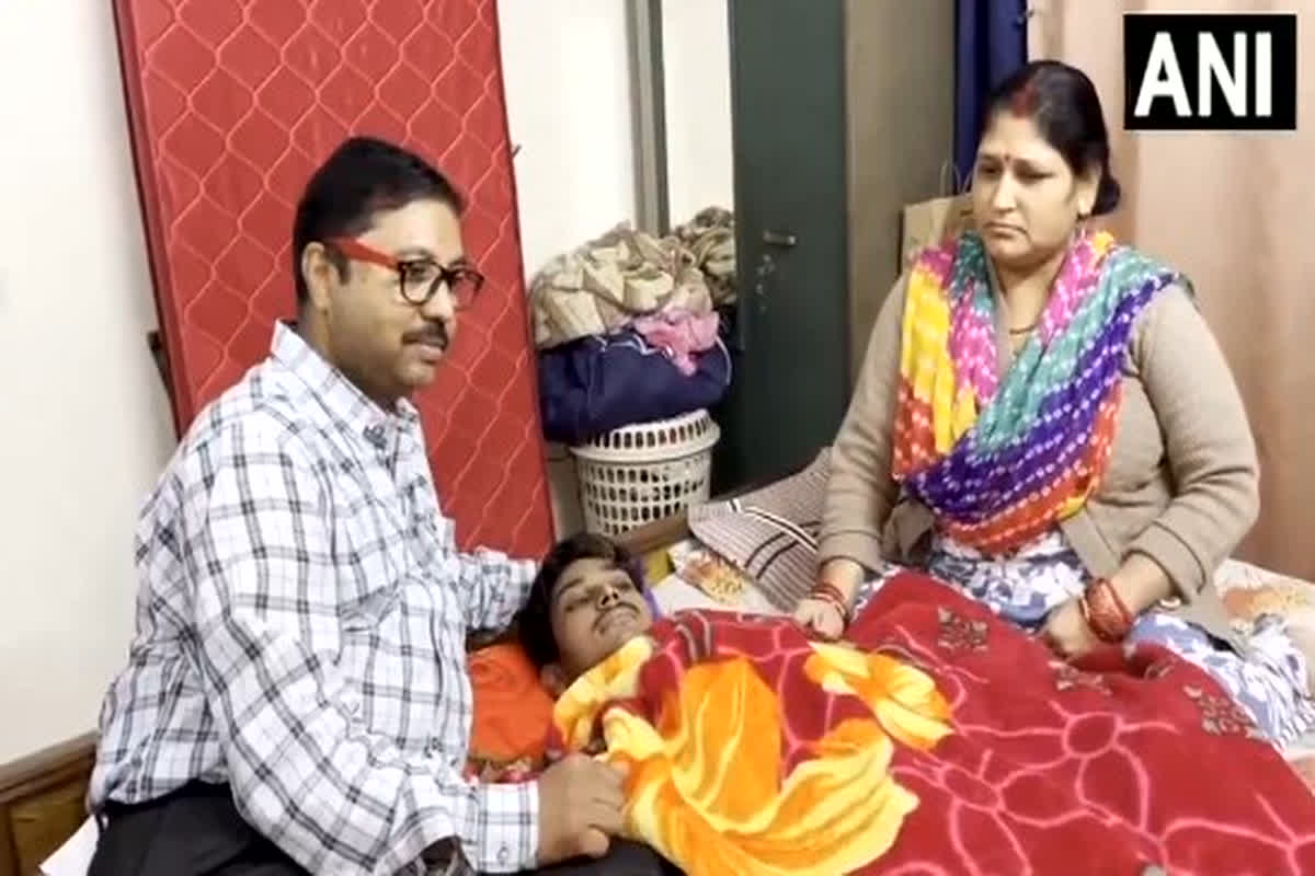 UP News: कैंसर से जूझ रहे बेटे के लिए पिता ने उठाया बड़ा कदम, भारत और रूस सरकार से कर दी ऐसी डिमांड, सुनकर हर कोई हुआ हैरान