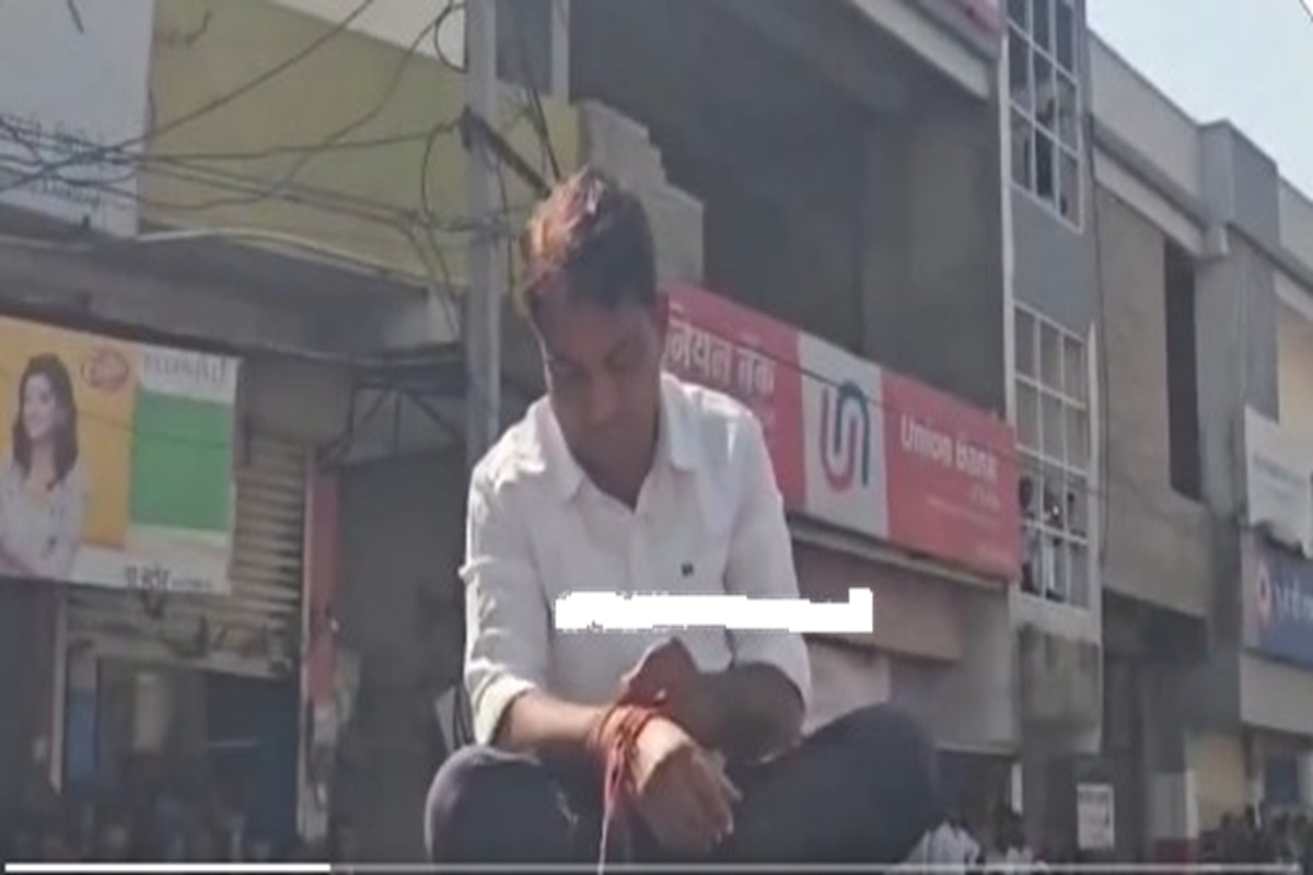 Anta Assembly by-election: चुनाव में हार से भावुक हुए नरेश मीणा, हाथ का कलावा खोलते नजर आए, यूजर बोले- शायद भगवान ने नहीं दिया साथ ? वीडियो वायरल