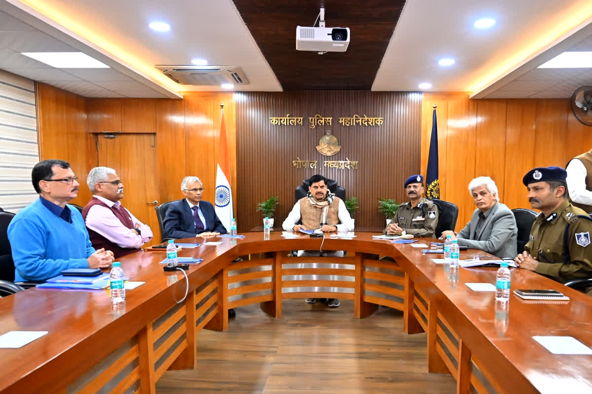 MP Latest News: देर रात पुलिस मुख्यालय पहुंचे मुख्यमंत्री, लापरवाही पर नपे इस जिले के एसपी और थाना प्रभारी, भोपाल कमिश्नर को भी जवाब तलब