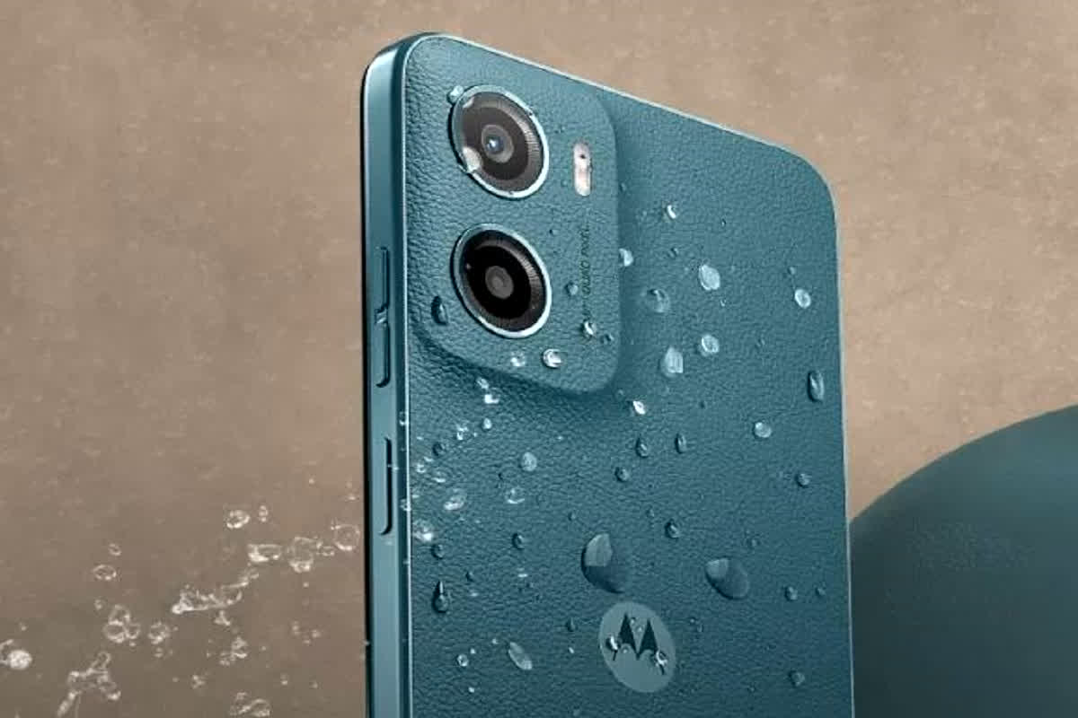 Black Friday Sale: सिर्फ 7 हजार रुपये में इतनी ताकत? Motorola का नया फोन देगा, 12GB रैम और 50MP कैमरा का तगड़ा कॉम्बो!