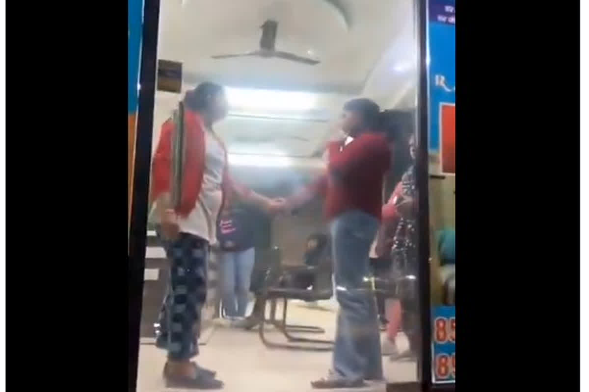 Female PG operator video: PG में महिला संचालक की गुंडागर्दी! युवती के साथ की जमकर मारपीट, वीडियो वायरल