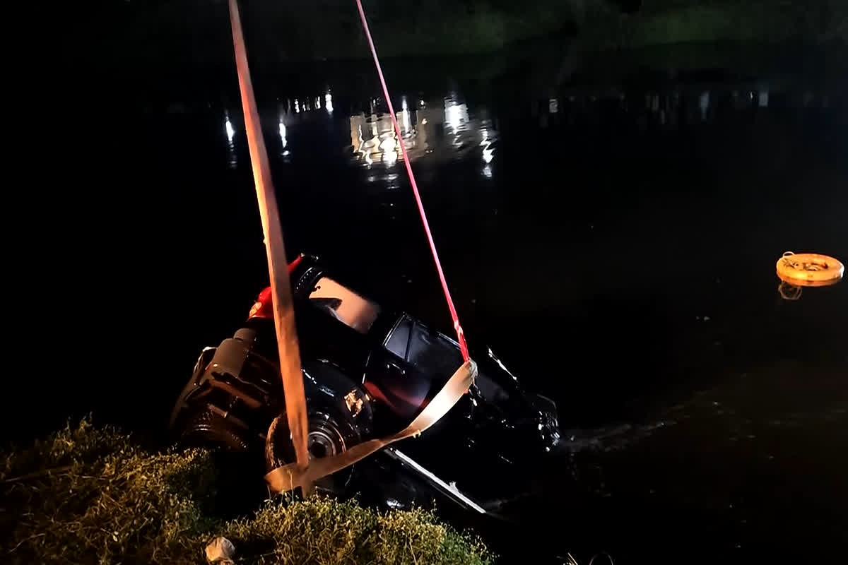 Ujjain Accident News: 20 फिट गहरे तालाब में गिरी अनियंत्रित स्कॉर्पियों, 6 घंटे बाद इस हाल में मिले लापता सरपंच, देखकर पुलिस के भी उड़े होश