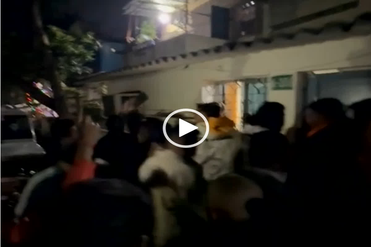 Bilaspur News: SECL कर्मचारी के मकान में चल रहा था ऐसा काम, देखकर आगबबूला हो गए हिंदू संगठन, मौके पर मचा बवाल