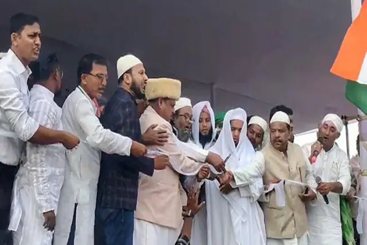 Babri Mosque: यहां हो रहा बाबरी मस्जिद का निर्माण! इस विधायक ने रखी आधारशिला, मुस्लिम धर्मगुरुओं के साथ काटा फीता