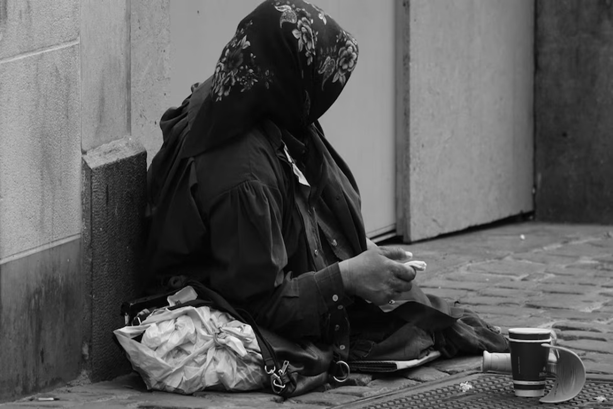 Pakistani Beggars: पाकिस्तान की इंटरनेशनल बेइज्जती! भीख मांग रहे 56 हजार पाकिस्तानियों को इस देश ने धक्के मारकार निकाला, दी ऐसी चेतावनी