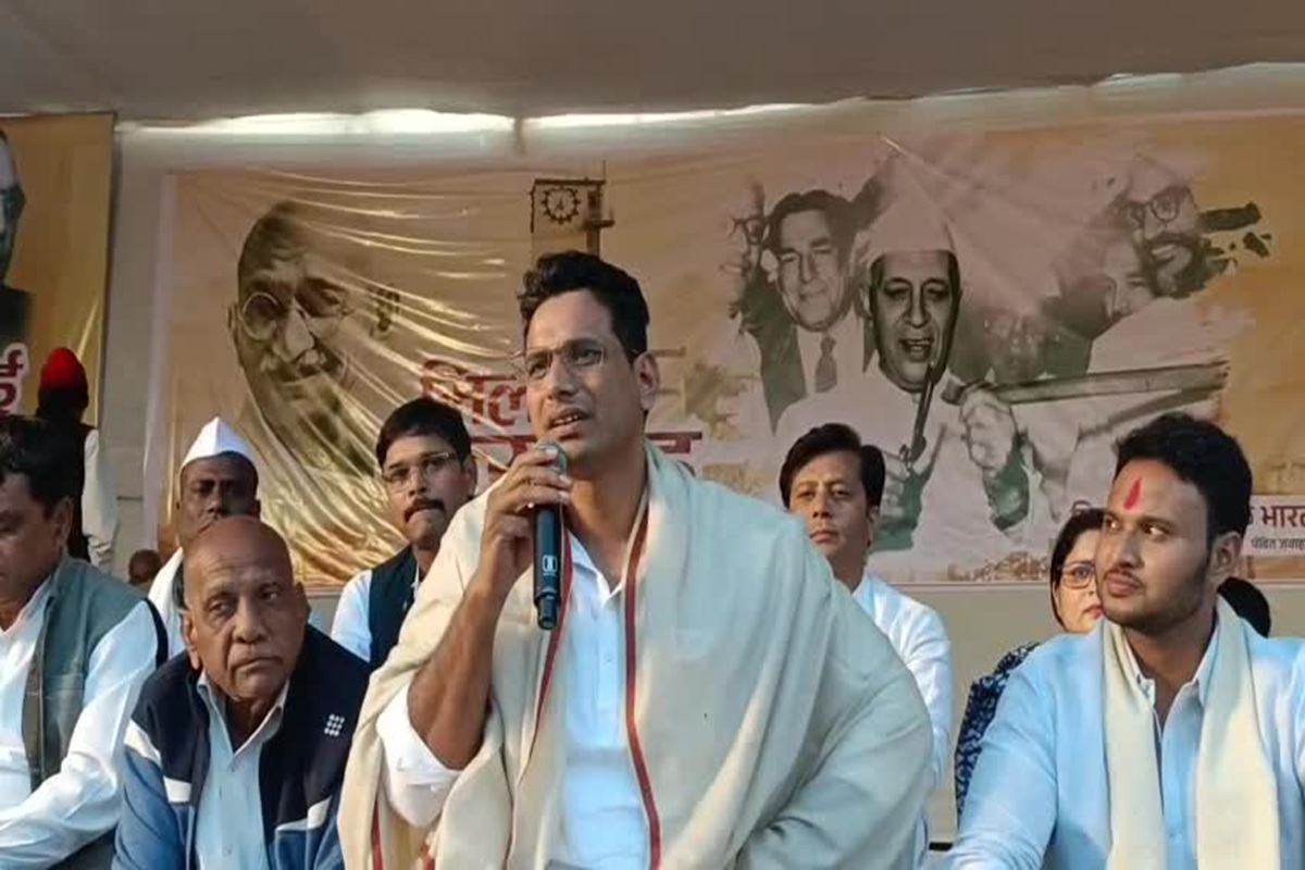 Bhilai News: ​विधायक देवेंद्र यादव ने शुरू किया सत्याग्रह, इस बात को लेकर हुए नाराज, दूसरी पार्टी के झंडे के नीचे आंदोलन को तैयार