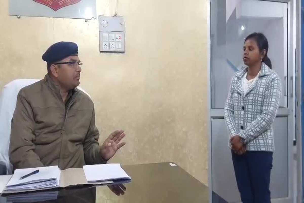 Akanksha Toppo Arrested: सोशल मीडिया इन्फ्लुएंसर आकांक्षा गिरफ्तार, मंत्री लक्ष्मी राजवाड़े और इस विधायक पर की थी आपत्तिजनक टिप्पणी