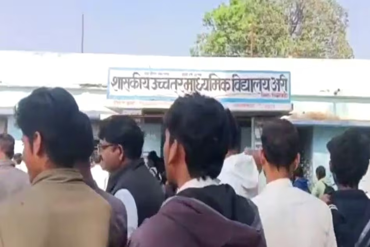 Seoni News: यहां के स्कूल में जबरदस्ती लगवाए गए ‘अल्लाह-हू-अकबर’ के नारे, गीतापाठ के बाद प्रिसिंपल ने हिंदू छात्रों को किया मजबूर, बवाल के बाद अब DEO ने लिया ये बड़ा एक्शन