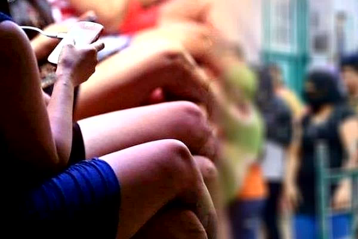 Agra Sex Racket: गेस्ट हाउस में बड़े सेक्स रैकेट का भंडाफोड़! डिमांड पर घंटों के हिसाब से बुकिंग होती थी लड़कियां, ग्राहक से लेते थे इतने रुपए