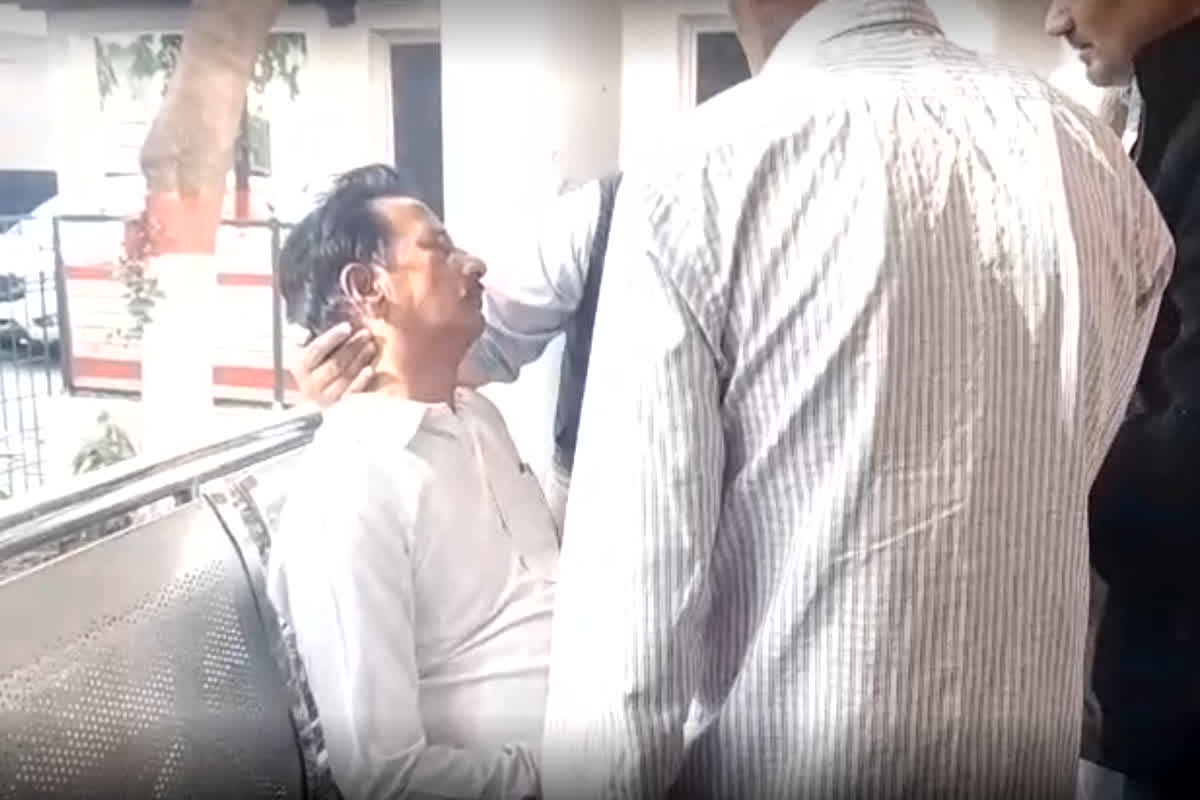 Minister Gajendra Yadav Meeting: बेहोश हो गए जिला शिक्षा अधिकारी जब शिक्षा मंत्री ने मीटिंग में ​हड़काया, कहा- बर्दाश्त नहीं की जाएगी लापरवाही, देखिए वीडियो