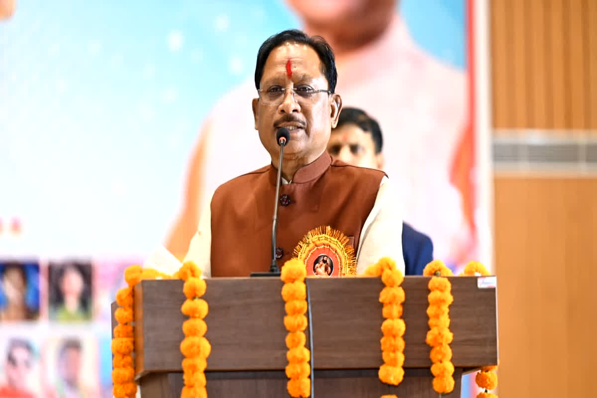 CG Naxal Surrender: नक्सलवाद मुक्त छत्तीसगढ़ का सपना साकार, 10 माओवादी कैडरों ने किया आत्मसमर्पण, सीएम साय ने कहा- सम्मान, सुरक्षा और आजीविका की गारंटी