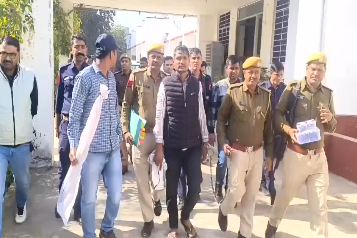 Dacoit Yogendra Gurjar Arrested: चंबल के बीहड़ में अब नहीं होगी वारदातें, कुख्यात इनामी डकैत को पुलिस ने किया गिरफ्तार