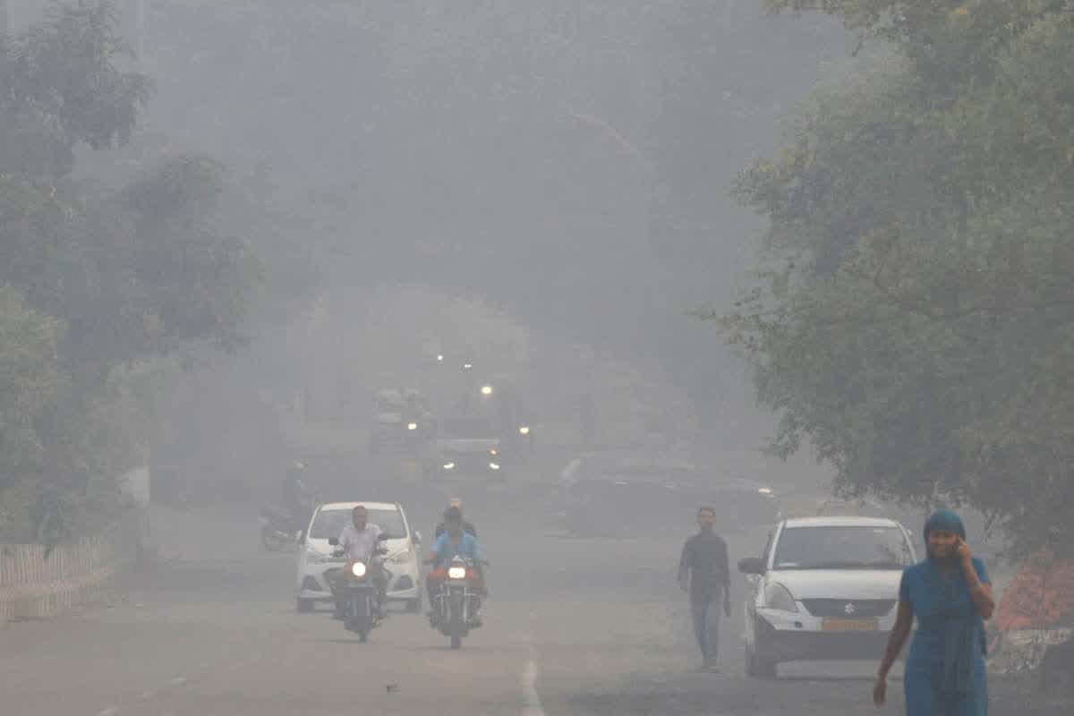 Delhi AQI Today Live News: बेहद खराब हुई दिल्ली की हवा, एक्यूआई लेवल ने तोड़ दिए सारे रिकॉर्ड, जानिए आज का क्या है अपडेट