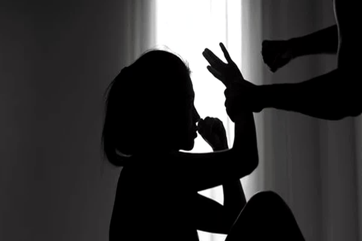 Harda Gangrape News: 5 साल की बच्ची से गैंगरेप! चाचा-भतीजे ने मिलकर बच्ची के साथ किया हैवानियत, जानकर आंगनबाड़ी कार्यकर्ता के उड़ गए होश