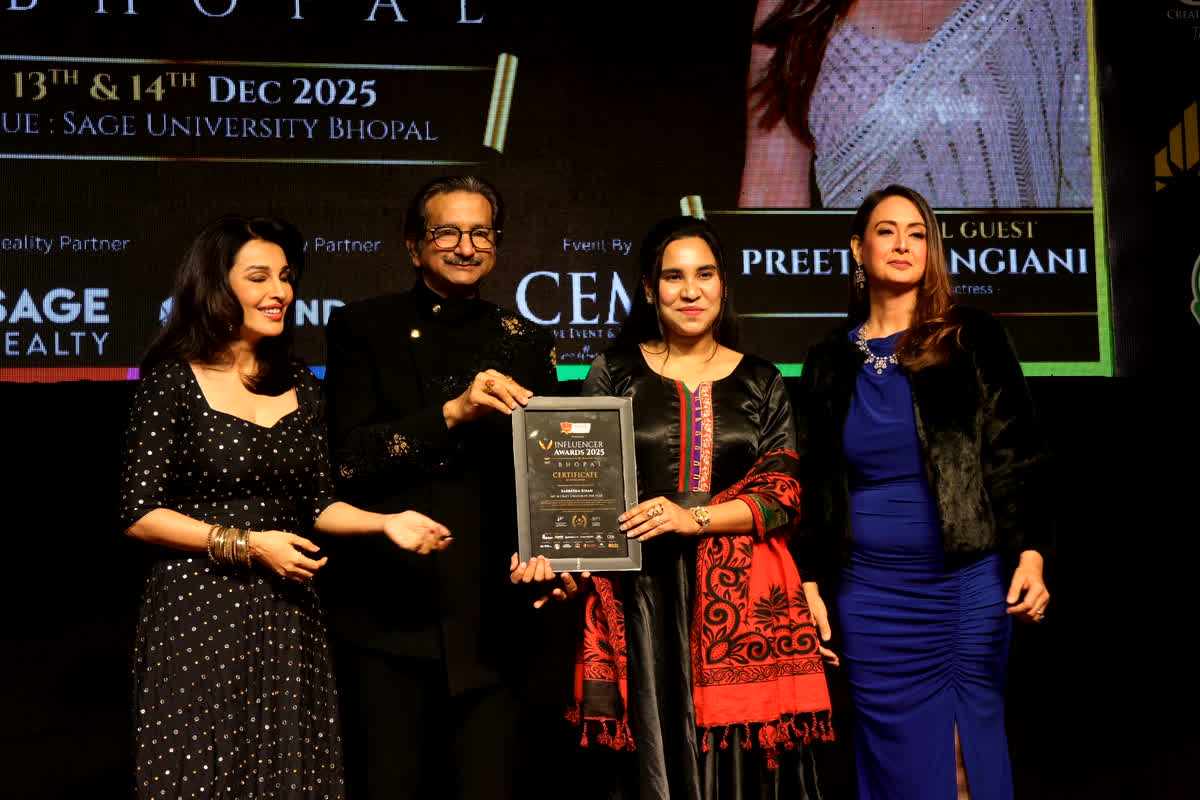 Influencer Award 2025: सेज यूनिवर्सिटी में ‘इन्फ्लुएंसर अवार्ड’ समारोह का भव्य दूसरा दिन, रेड कार्पेट पर छाए डिजिटल क्रिएटर्स, 30 से अधिक क्रिएटर्स को मिला सम्मान