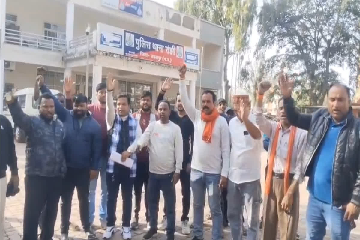 Jabalpur Conversion News: छत्तीसगढ़ के बाद अब MP में धर्मांतरण को लेकर बवाल! लालच देकर धर्म बदलने की कोशिश… फिर युवक ने कह दी ये बड़ी बात