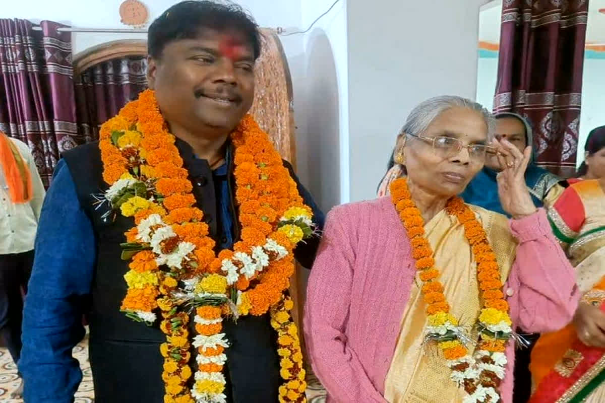 Kedarnath Kashyap Mother Death: मंत्री केदार कश्यप की मां का निधन, लंबे समय से बीमार चल रही थीं मनकी देवी, बस्तर में होगा अंतिम संस्कार