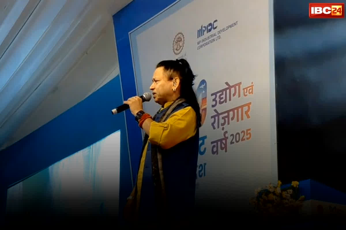 Kailash kher Concert: संगीत के सम्राट की धरती पर गूँजा कैलाश खेर का सूफी कलाम , सैयां’ की पहली तान छिड़ते ही सुध-बुध खो बैठी भीड़