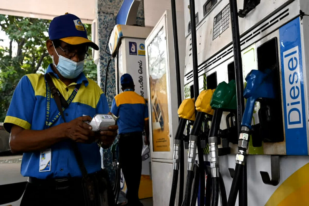 Petrol Diesel Price 02 December 2025: 82 रुपए लीटर हुआ पेट्रोल का रेट, डीजल आया 80 रुपए लीटर से नीचे / Image: File