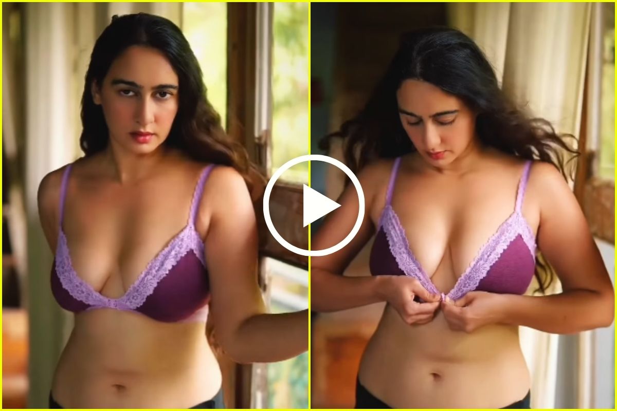 Sexy Video: कैमरे के सामने ब्रा की हुक लगाती दिखी देसी भाभी, सेक्सी अदाओं पर मचला फैंस का दिल, वायरल हुआ वीडियो
