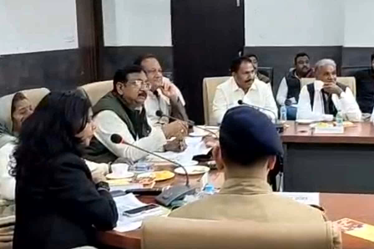 Minister Vijay Shah Controversy: ‘सीएम का सम्मान नहीं करेंगे तो कराएंगे लाडली बहनों की जांच’ फिर सुर्खियों में आए मंत्री विजय शाह, विवादित बयानों से है पुराना नाता