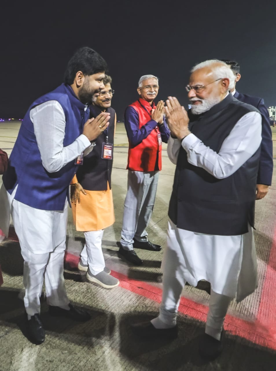 मोदी ने की आकाश समेत प्रदेश के चुनिंदा लोगों से मुलाकात, बोले ऐसा लगता है जैसे में अपने घर आया हूं