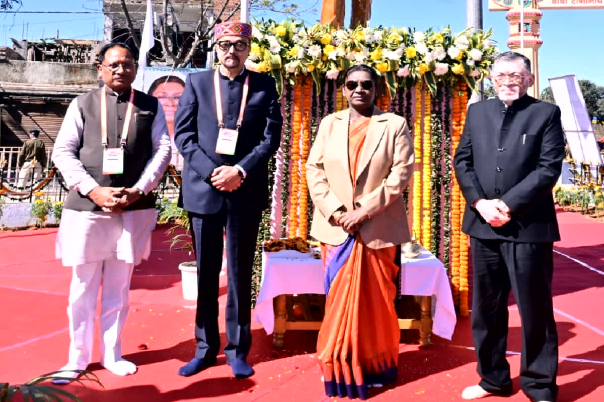 President Draupadi Murmu : जशपुर की ‘जशक्राफ्ट’ बहनों का जादू! राष्ट्रपति ने थपथपाई पीठ, सीएम साय ने कह दी ये बड़ी बात