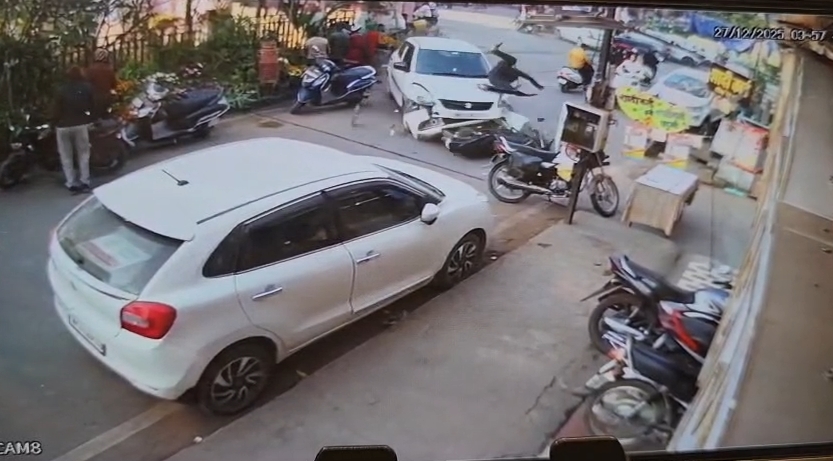 Madhya Pradesh Accident News: हादसों का शनिवार! रीवा में नौसिखिए कार चालक ने मचाया आतंक, तो इस जिले में तेज रफ्तार ट्रक ने छीनी इतने लोगों की जिंदगी