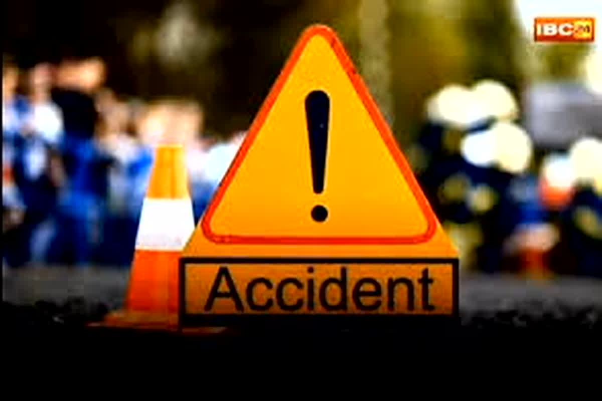Jabalpur Road Accident News: बाइक को टक्कर मारने के बाद खेत में पलटी कार, एक की हुई मौत, बाकियों की हालत जानकर सहम गए लोग