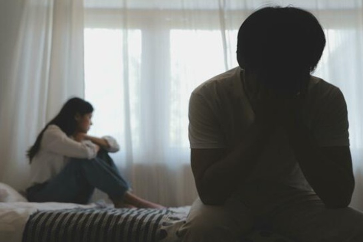 Marriage conflict: पति ने 2 साल से नहीं बनाया शारीरिक संबंध, बिस्तर पर पहुंचते ही साध लेता है चुप्पी, महिला ने बताई आप बीती